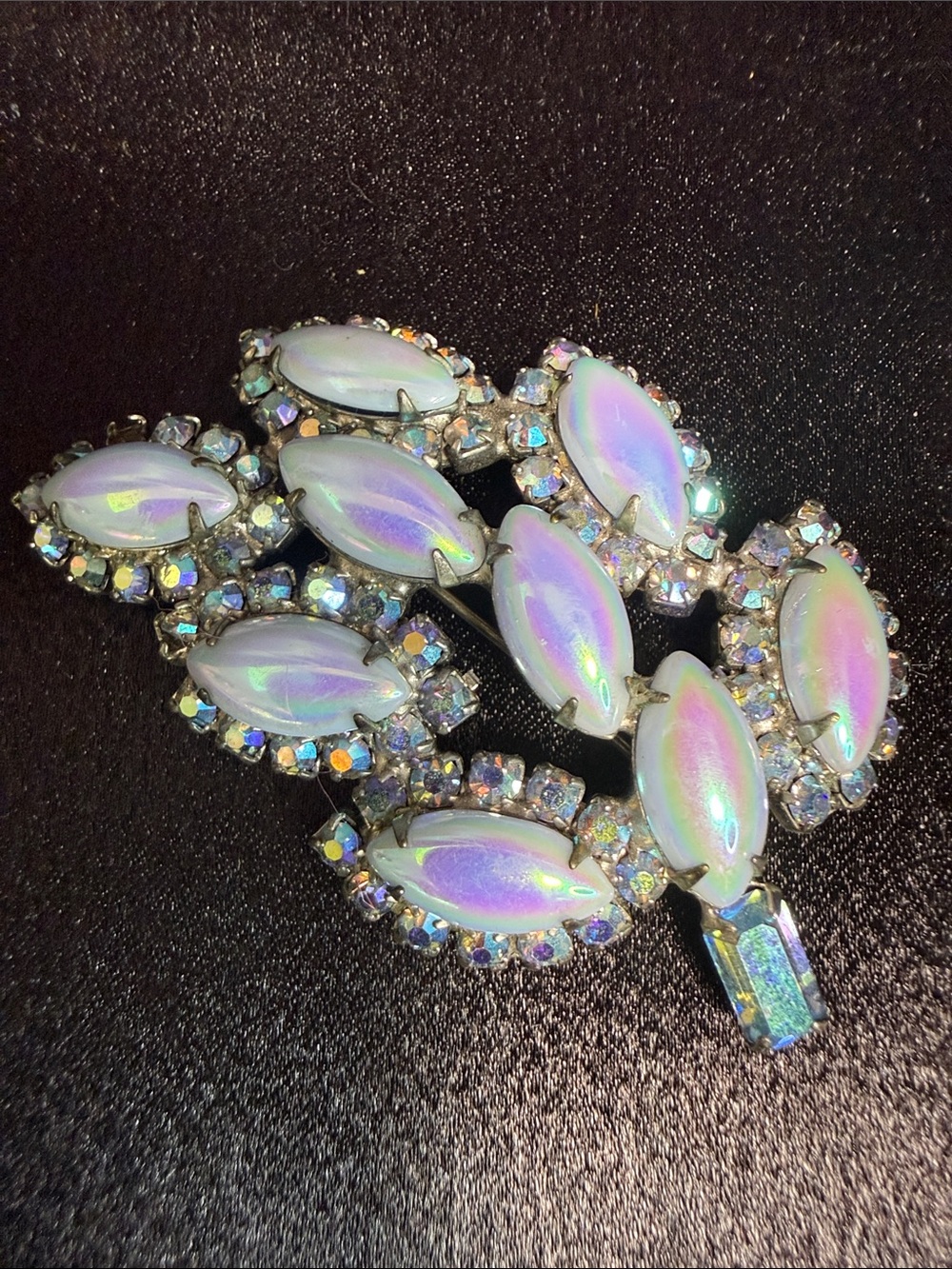 Iridescent White Aurora Crystal Floral Spray Brooch-Possible Weiss, UnSigned